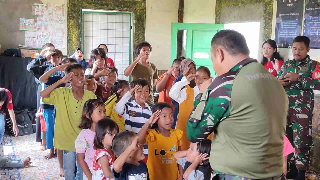 army goes to school bermain bersama